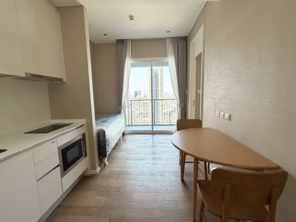 ให้เช่า The Saint Residences ห้องชั้นสูง (ชั้น 28) ทิศเหนือ เครื่องใช้ไฟฟ้ากับเฟอร์นิเจอร์ครบครัน ใช้ของดี