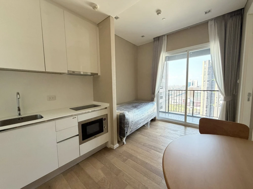 ให้เช่า The Saint Residences ห้องชั้นสูง (ชั้น 28) ทิศเหนือ เครื่องใช้ไฟฟ้ากับเฟอร์นิเจอร์ครบครัน ใช้ของดี