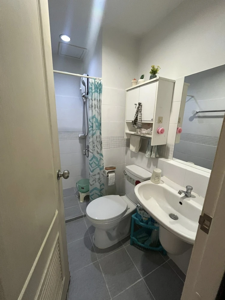 ให้เช่า The Seed Ratchada-Huai Khwang 1 ห้องนอน 1 ห้องน้ำ มาพร้อมเฟอร์ครบครัน หิ้วกระเป๋าเข้าอยู่ได้เลยจ้า