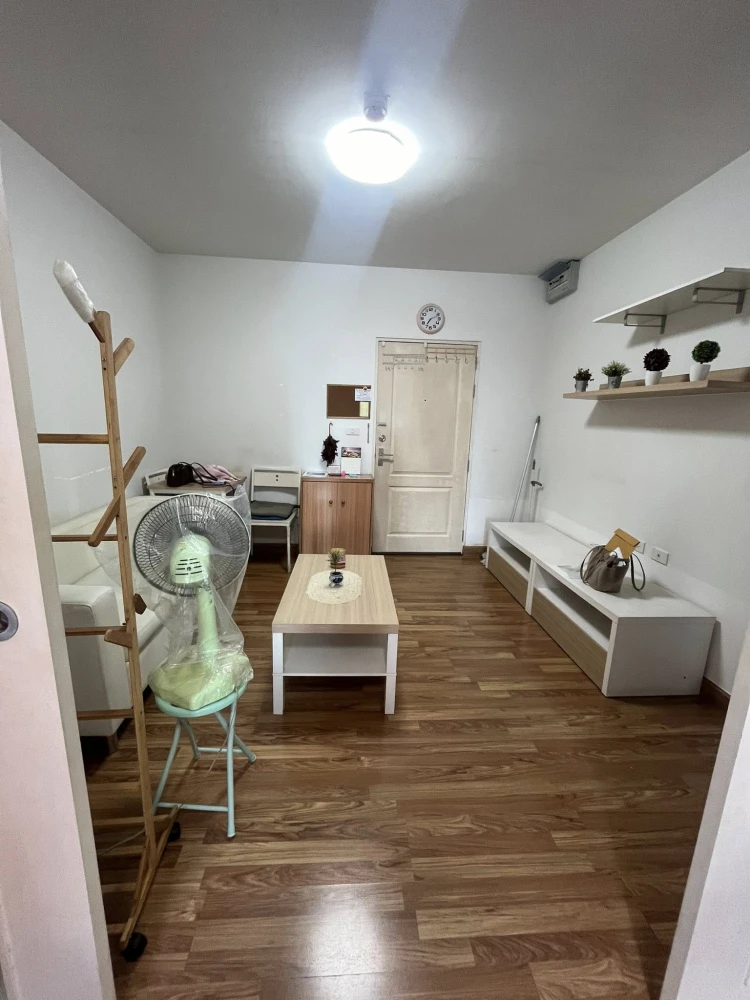 ให้เช่า The Seed Ratchada-Huai Khwang 1 ห้องนอน 1 ห้องน้ำ มาพร้อมเฟอร์ครบครัน หิ้วกระเป๋าเข้าอยู่ได้เลยจ้า