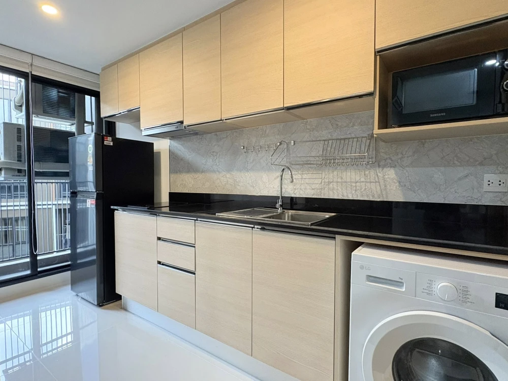 ให้เช่า The Shade สาทร 1 กั้นห้องเป็นสัดส่วน วิวสระ หันทิศเหนือ ห้องเย็นทั้งวัน รีบจองให้ไว