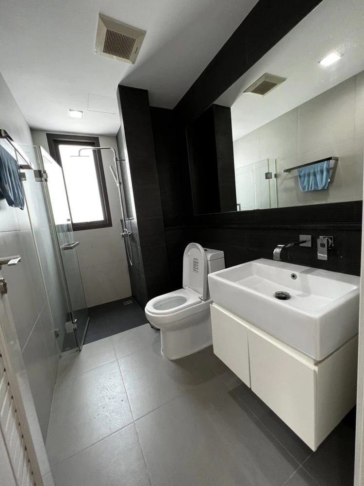 ให้เช่า The Signature by Urbano 2 ห้องนอน ห้องหัวมุม ได้วิวทิศเหนือ ห้องตกแต่งอย่างดีด้วยเฟอร์นิเจอร์บิวท์อินและเครื่องใช้ไฟฟ้าครบชุด