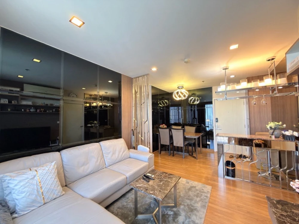 ให้เช่า The Tree Interchange ห้องกว้างพร้อมเข้าอยู่ เฟอร์บิ้วอินจัดเต็มมาก เครื่องใช้ไฟฟ้าครบ รีบจองเลย