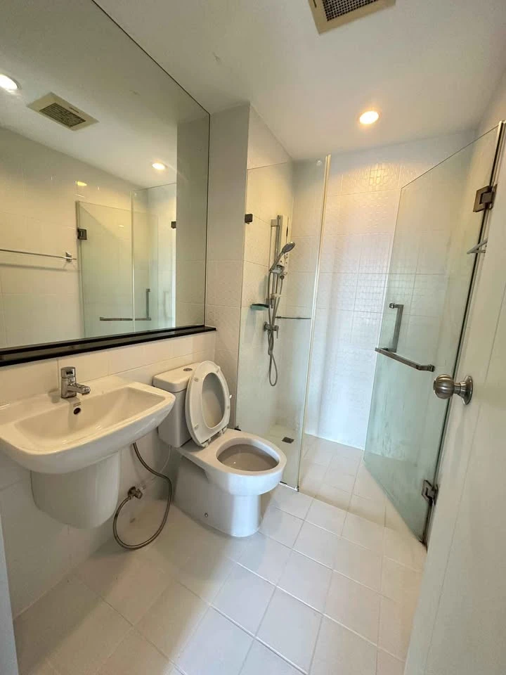 ให้เช่า The tree Interchange ห้องชั้นสูง น่าอยู่กว้างขวางอยู่สบาย จองเลย