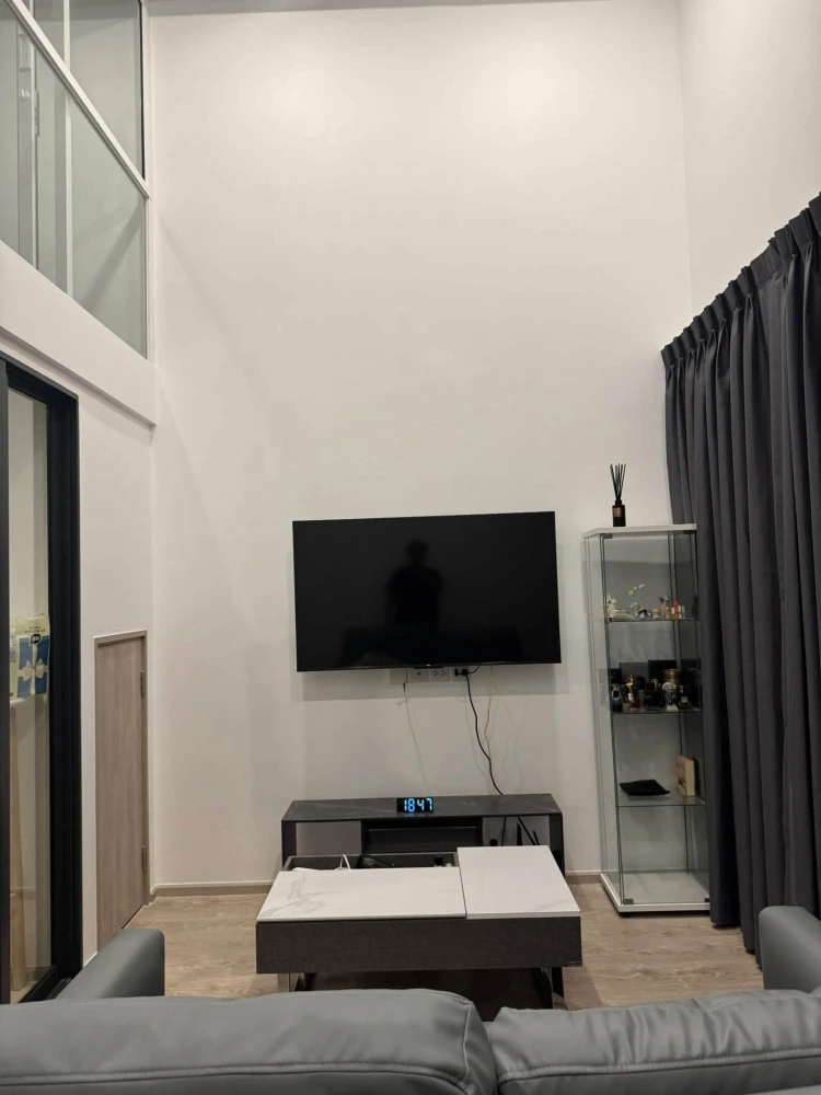 ให้เช่า The Tree Pattanakarn - Ekkamai ห้องสไตล์ Duplex / Loft 2 ชั้น เพดานสูง Double Volume โปร่งโล่ง แต่งครบพร้อมเข้าอยู่