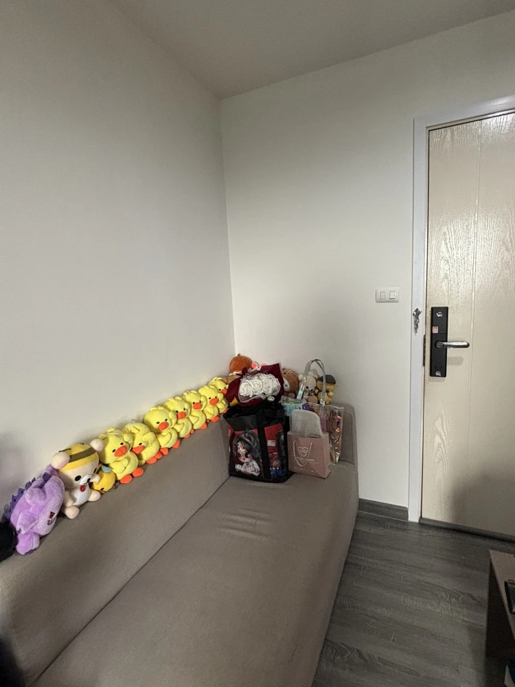 ให้เช่า The Trust @ BTS Erawan ห้องชั้น 9 เฟอร์และสิ่งอำนวยความสะดวกครบครัน จองด่วน