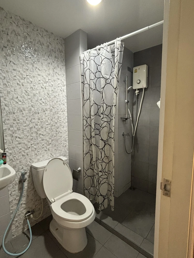 ให้เช่า The Trust @ BTS Erawan ห้องชั้น 9 เฟอร์และสิ่งอำนวยความสะดวกครบครัน จองด่วน