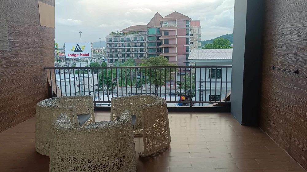 ให้เช่า The Trust Condo Amata - Chonburi ห้องสตูดิโอ เฟอร์นอเจอร์ครบครัน หิ้วกระเป๋าเข้าอยู่ได้เลย