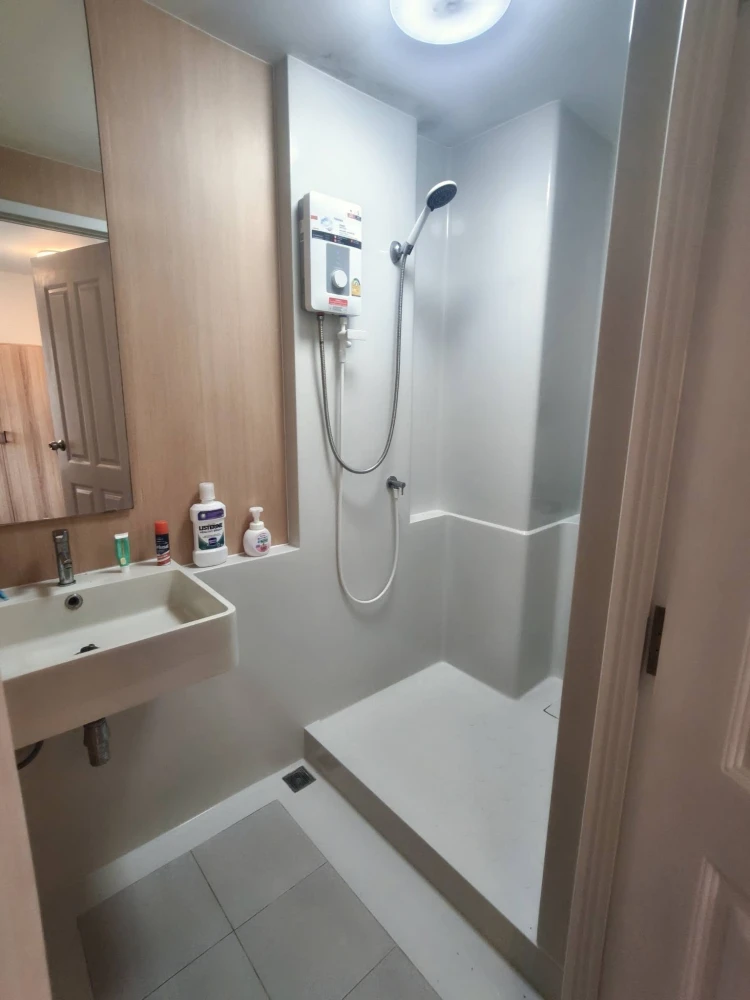 ให้เช่า The Trust Condo Amata - Chonburi 1 ห้องนอน ชั้น 3 เฟอร์ครบ หิ้วกระเป๋าเข้าอยู่ได้เลยจ้า