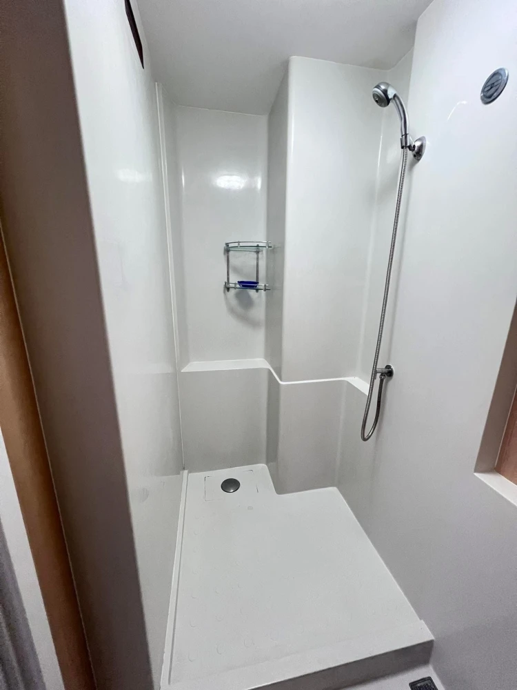 ให้เช่า The Trust Condo Amata - Chonburi 1 ห้องนอน 1 ห้องน้ำ มาพร้อมเฟอร์นิเจอร์ครบครัน หิ้วกระเป๋าเข้าอยู่ได้เลยจ้า