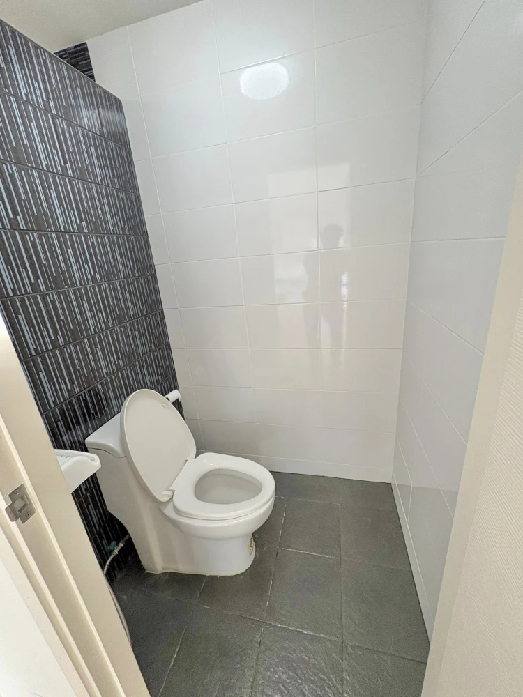 ให้เช่า The Trust Condo Ngamwongwan ห้องชั้นสูงลมดี วิวเมือง เฟอร์พร้อม ห้องกว้างน่าอยู่ จองเลยราคาดี