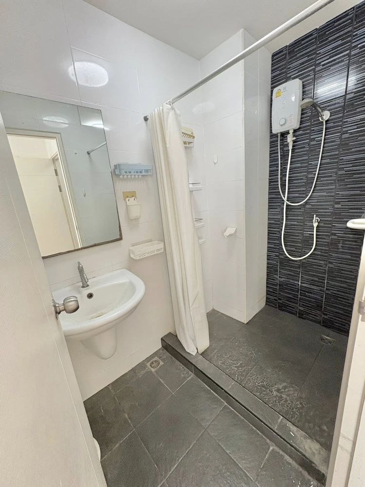 ให้เช่า The Trust Condo Ngamwongwan ห้องชั้นสูงลมดี วิวเมือง เฟอร์พร้อม ห้องกว้างน่าอยู่ จองเลยราคาดี