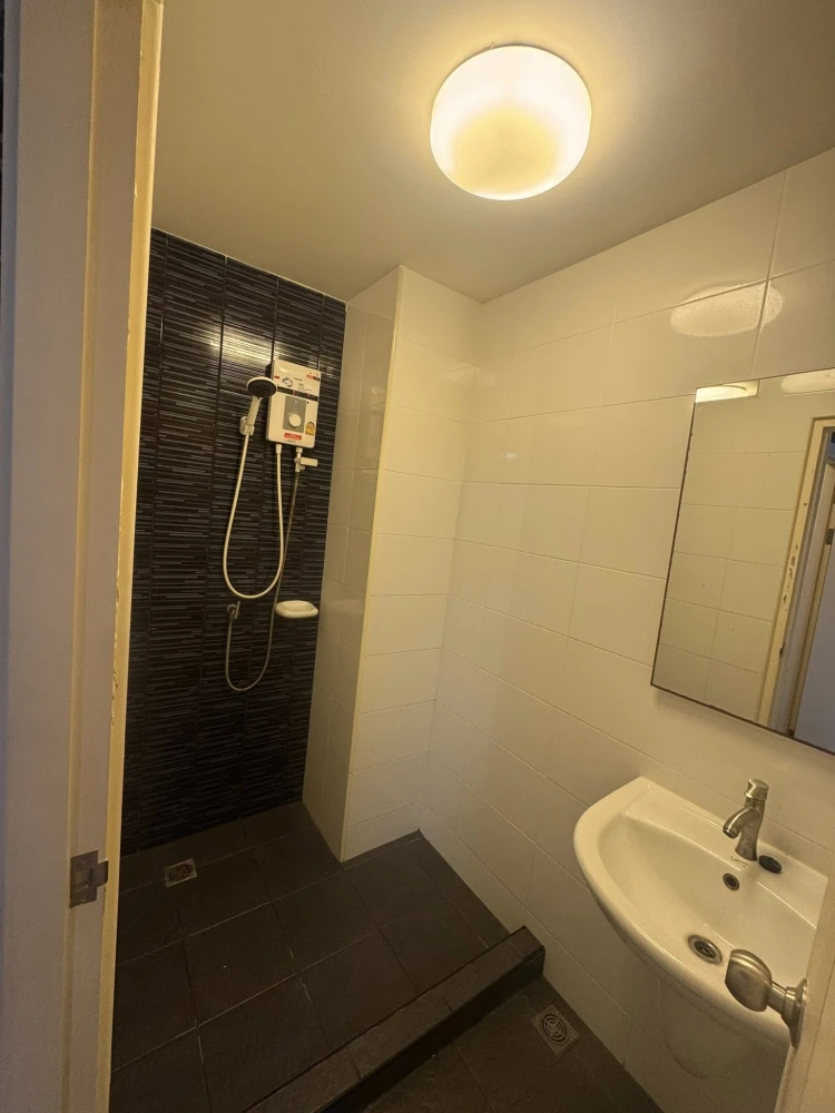 ให้เช่า The Trust Condo Ngamwongwan ห้องมุม ชั้นสูง วิวโล่ง อากาศดี เฟอร์นิเจอร์และเครื่องใช้ไฟฟ้าครบ เข้าอยู่ได้ทันที
