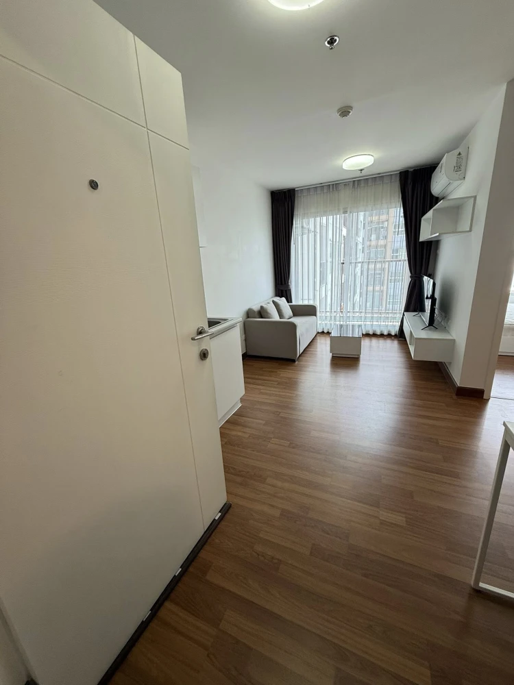 ให้เช่า The Trust Condo Ngamwongwan 1 ห้องนอน 1 ห้องน้ำ เฟอร์นิเจอร์ครบครัน หิ้วกระเป๋าเข้าอยู่ได้เลยจ้า