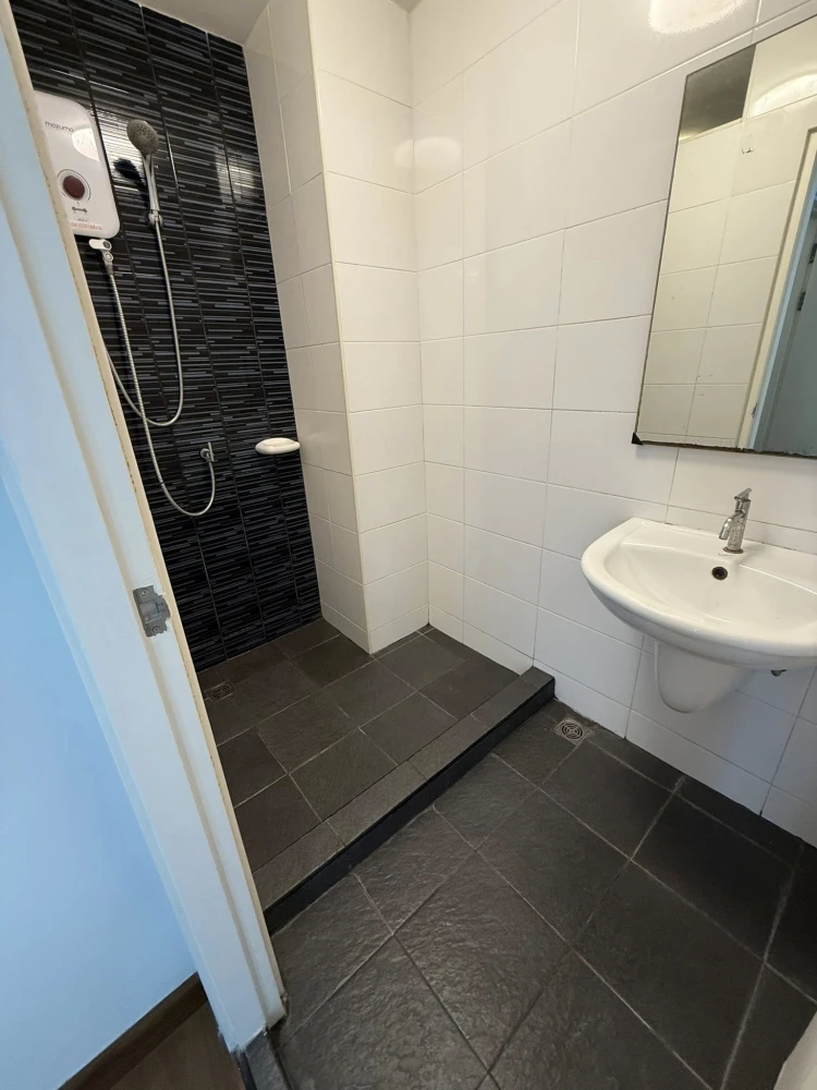 ให้เช่า The Trust Condo Ngamwongwan 1 ห้องนอน 1 ห้องน้ำ เฟอร์นิเจอร์ครบครัน หิ้วกระเป๋าเข้าอยู่ได้เลยจ้า