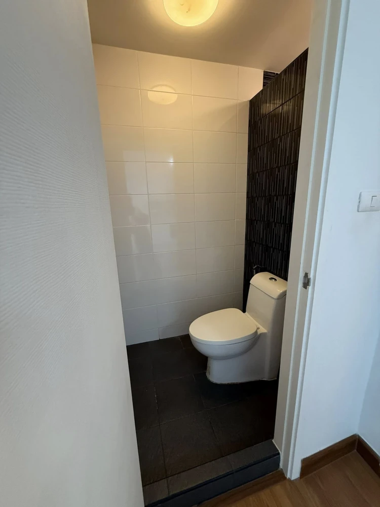 ให้เช่า The Trust Condo Ngamwongwan 1 ห้องนอน 1 ห้องน้ำ เฟอร์นิเจอร์ครบครัน หิ้วกระเป๋าเข้าอยู่ได้เลยจ้า