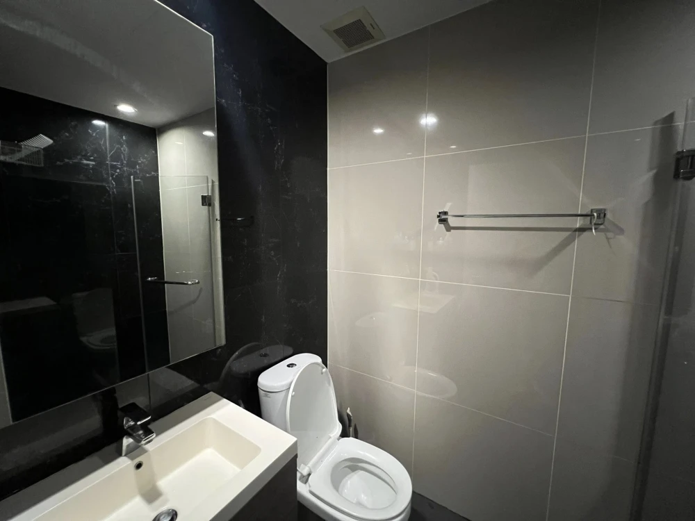 ให้เช่า The Unique 19 แบบ 2 ห้องนอน 2 ห้องน้ำ ตกแต่งครบครัน พื้นที่กว้างขวาง สนใจจองเลย