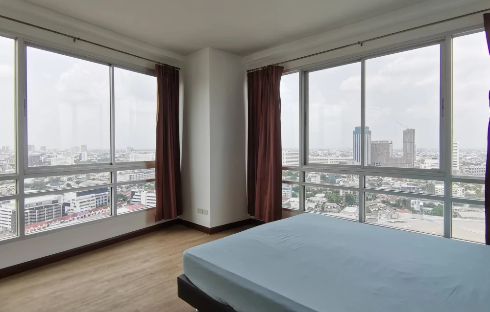 ให้เช่า The ​Zest condo ห้องอยู่ชั้นสูงมากๆ พื้นที่กว้างขวาง ได้วิวเมือง ทั้ง 2 ด้าน รีบจองเลย