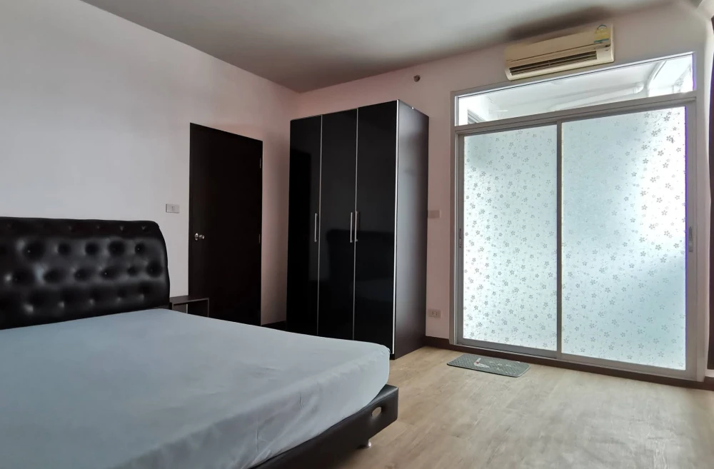 ให้เช่า The ​Zest condo ห้องอยู่ชั้นสูงมากๆ พื้นที่กว้างขวาง ได้วิวเมือง ทั้ง 2 ด้าน รีบจองเลย