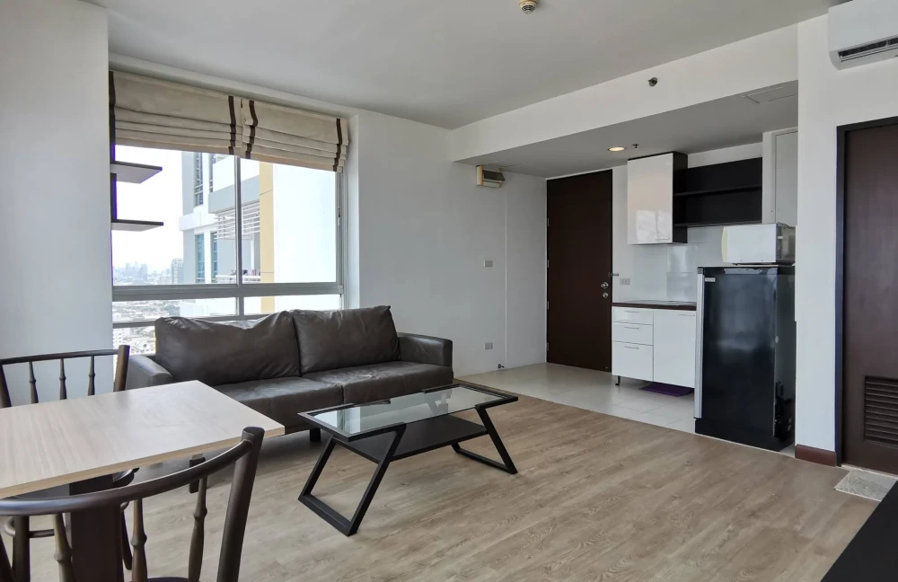 ให้เช่า The ​Zest condo ห้องอยู่ชั้นสูงมากๆ พื้นที่กว้างขวาง ได้วิวเมือง ทั้ง 2 ด้าน รีบจองเลย