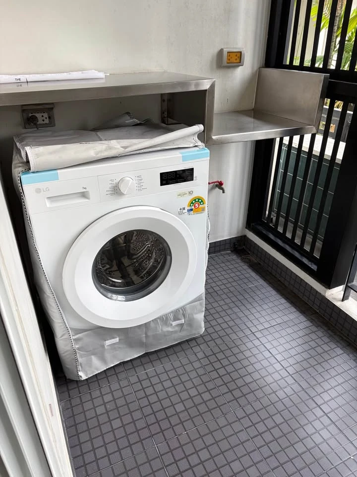 ให้เช่า Tree Condo Ekamai (Sukhumvit 40) แต่งครบพร้อมอยู่ มีชุดบิลด์อินแน่นๆ ม่แต่ตัวเข้าอยู่ได้เลย