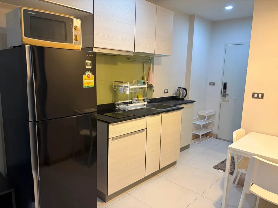 ให้เช่า Tree Condo Ekamai (Sukhumvit 40) แต่งครบพร้อมอยู่ มีชุดบิลด์อินแน่นๆ ม่แต่ตัวเข้าอยู่ได้เลย