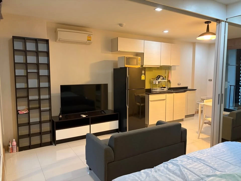 ให้เช่า Tree Condo Ekamai (Sukhumvit 40) แต่งครบพร้อมอยู่ มีชุดบิลด์อินแน่นๆ ม่แต่ตัวเข้าอยู่ได้เลย