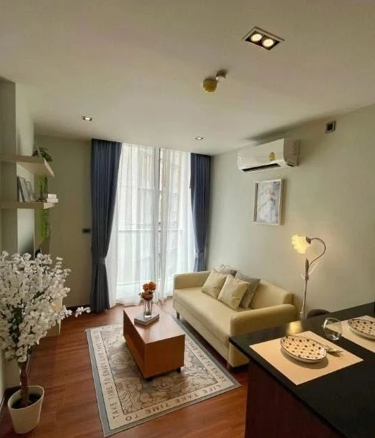 ให้เช่า U Charoen Residence Town in Town 1 ห้องนอน 1 ห้องน้ำ ตกแต่งคุมโทน วิวสระ จองเลย