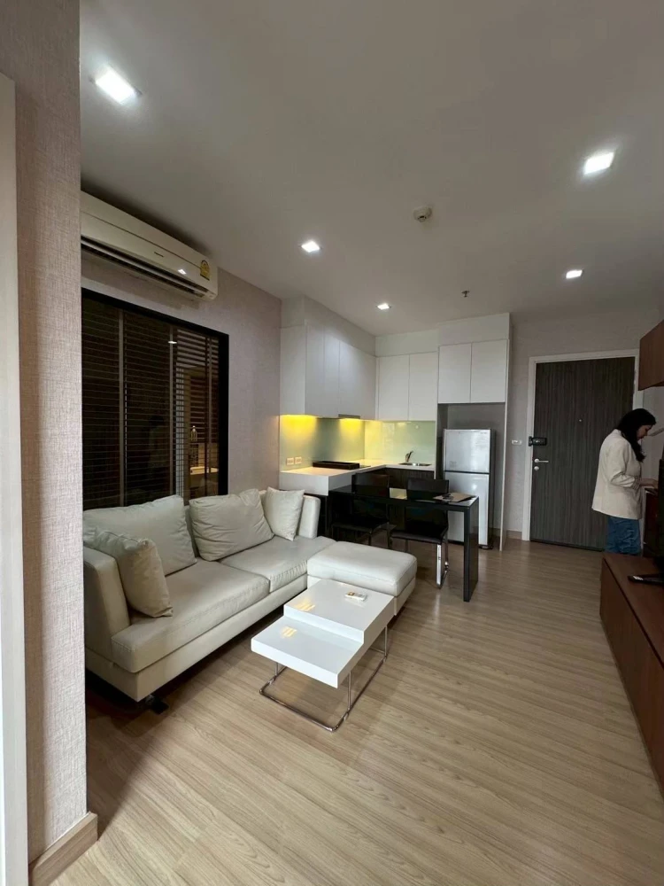 ให้เช่า Urbano Absolute Sathon-Taksin	ห้องตกแต่งสวย วิว IconSiam ชัดแจ๋ว เฟอร์ครบ พร้อมอยู่