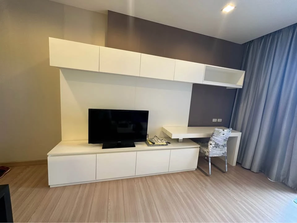 ให้เช่า Urbano Absolute Sathon-Taksin  ห้องน่าอยู่ เฟอร์พร้อม ชั้นสูง กว้างขวาง จองเลย