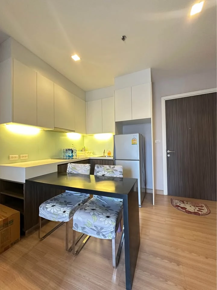 ให้เช่า Urbano Absolute Sathon-Taksin  ห้องน่าอยู่ เฟอร์พร้อม ชั้นสูง กว้างขวาง จองเลย