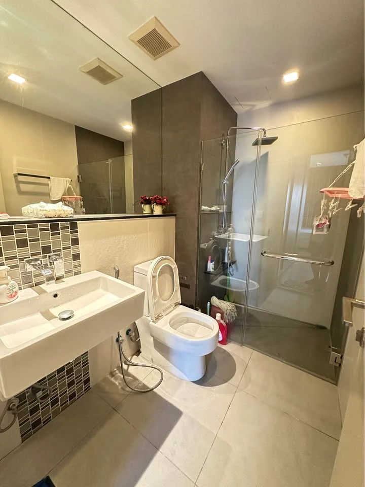 ให้เช่า Urbano Absolute Sathon-Taksin  ห้องน่าอยู่ เฟอร์พร้อม ชั้นสูง กว้างขวาง จองเลย