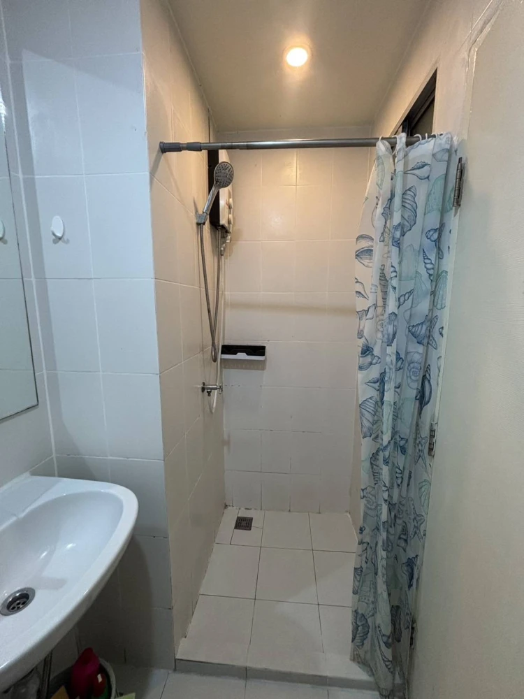 ให้เช่า V Condo Ladkrabang ชั้น 2 ห้องน่าอยู่ พร้อมเฟอร์และเครื่องใช้ไฟฟ้าครบ จองเลย