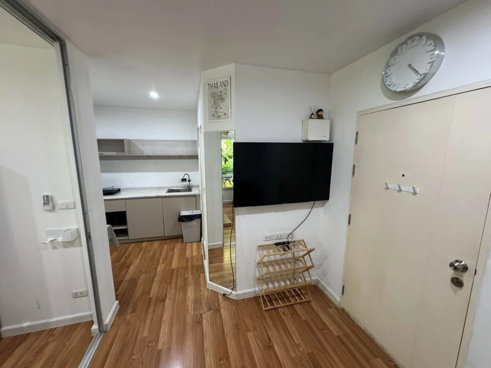 ให้เช่า V Condo Ladkrabang ห้องชั้น 1 วิวสระว่ายน้ำ เฟอร์นิเจอร์ครบครัน หิ้วกระเป๋าเข้าอยู่ได้เลยจ้า