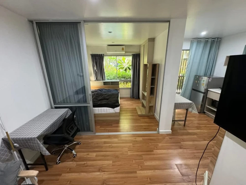 ให้เช่า V Condo Ladkrabang ห้องชั้น 1 วิวสระว่ายน้ำ เฟอร์นิเจอร์ครบครัน หิ้วกระเป๋าเข้าอยู่ได้เลยจ้า