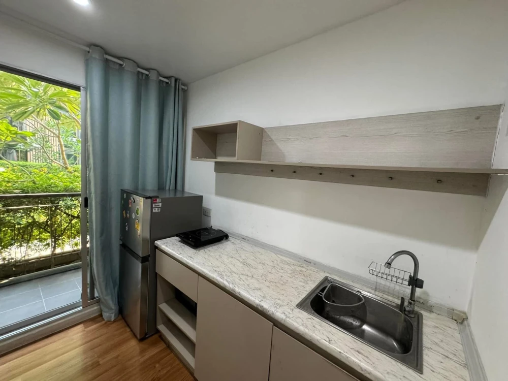 ให้เช่า V Condo Ladkrabang ห้องชั้น 1 วิวสระว่ายน้ำ เฟอร์นิเจอร์ครบครัน หิ้วกระเป๋าเข้าอยู่ได้เลยจ้า