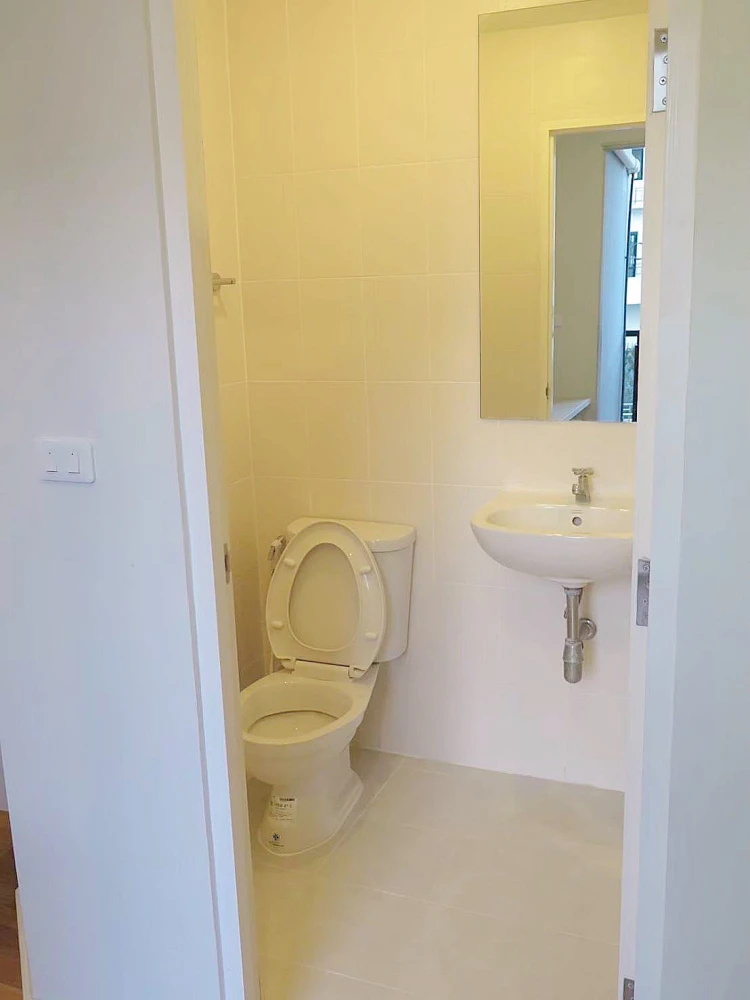 ให้เช่า V Condo Ladkrabang ห้องชั้น 2 มาพร้อมเครื่องซักผ้าและเฟอร์นิเจอร์ครบครัน จองเลยจ้า