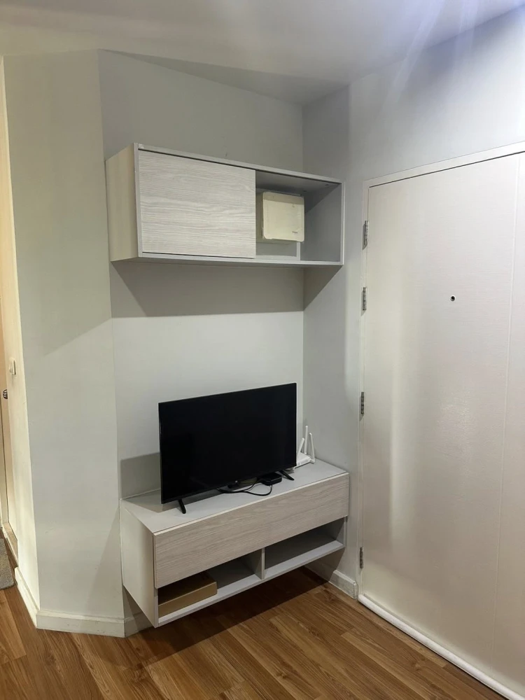 ให้เช่า V Condo Ladkrabang ห้องชั้น 8 เฟอร์นิเจอร์ครบ มาพร้อมเครื่องซักผ้าในราคาสุดคุ้ม จองด่วน