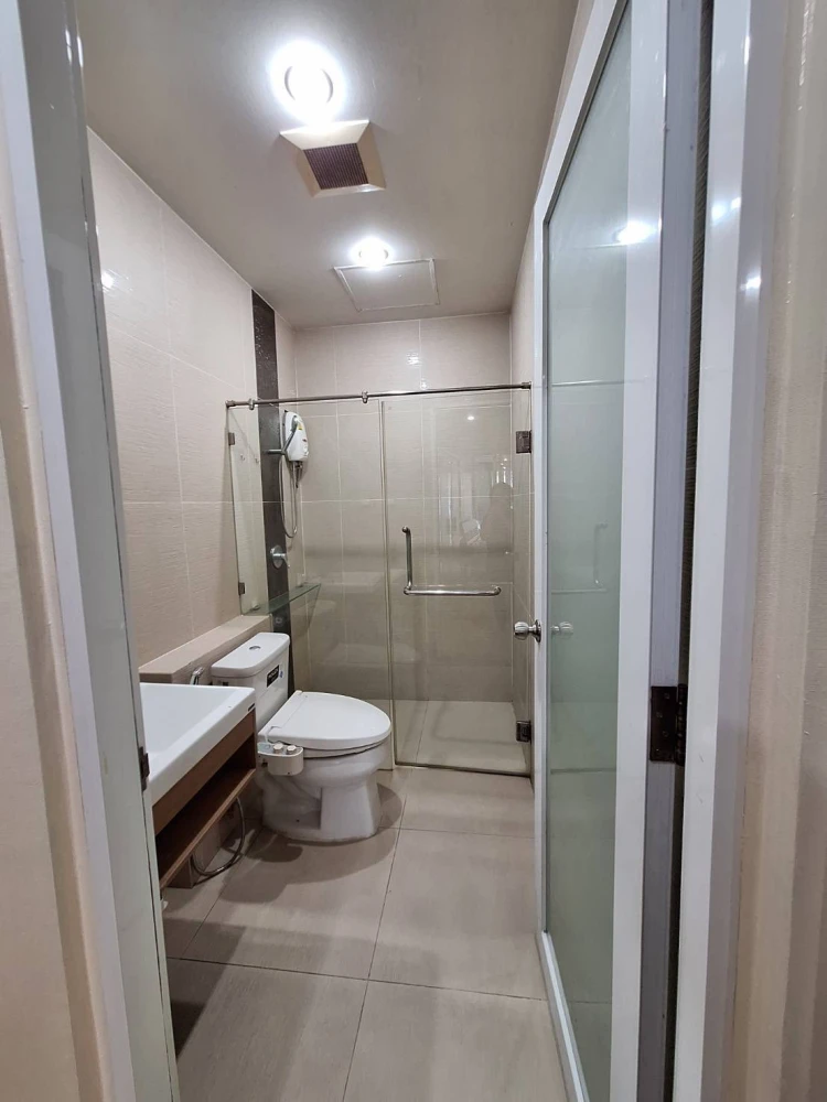 ให้เช่า V Condo Salaya ห้องมุมให้ความเป็นส่วนตัว เฟอร์ครบครัน หิ้วกระเป๋าเข้าอยู่ได้เลยจ้า