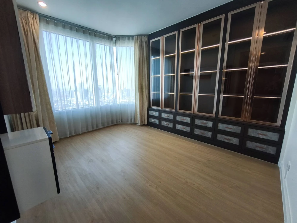 ให้เช่า Watermark Chaophraya River ห้องชั้นสูง กว้างขวางอยู่สบาย สิ่งอำนวยความสะดวกครบครัน จองเลย