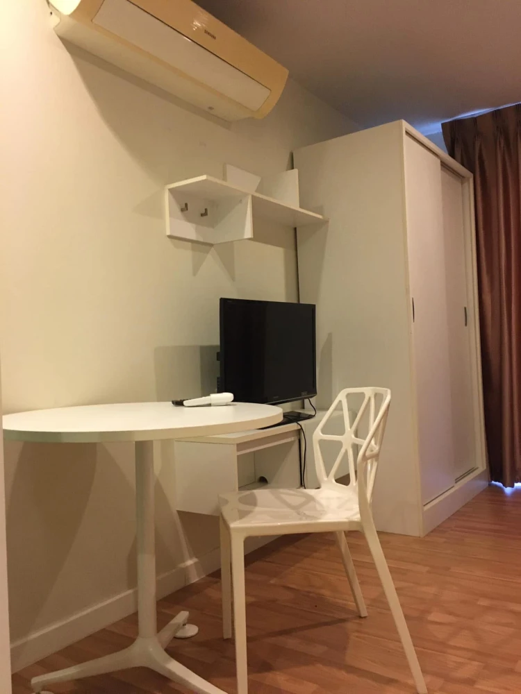 ให้เช่า WE Condo ชั้น 2 รวมเฟอร์ฯและเครื่องใช้ไฟฟ้าครบเซต หิ้วกระเป๋าเข้าอยู่ได้เลย