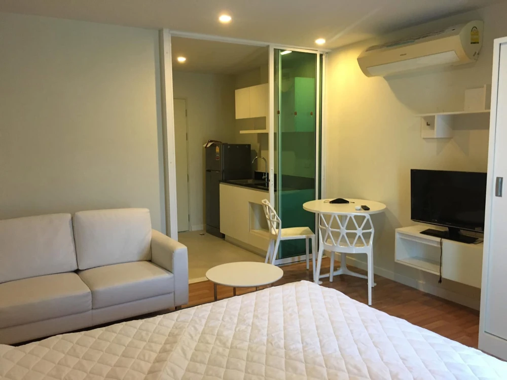 ให้เช่า WE Condo ชั้น 2 รวมเฟอร์ฯและเครื่องใช้ไฟฟ้าครบเซต หิ้วกระเป๋าเข้าอยู่ได้เลย