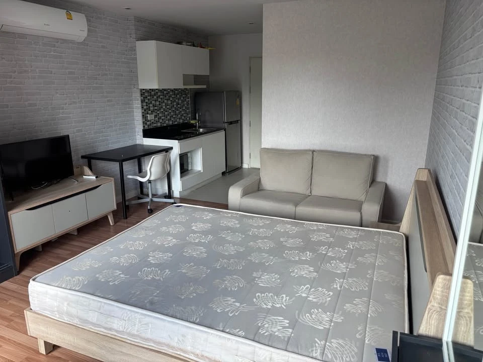 ให้เช่า we condo ติดวอลเปเปอร์ลายสวย ตกแต่งฟังก์ชั่นครบ หิ้วกระเป๋าเข้าอยู่ได้เลย