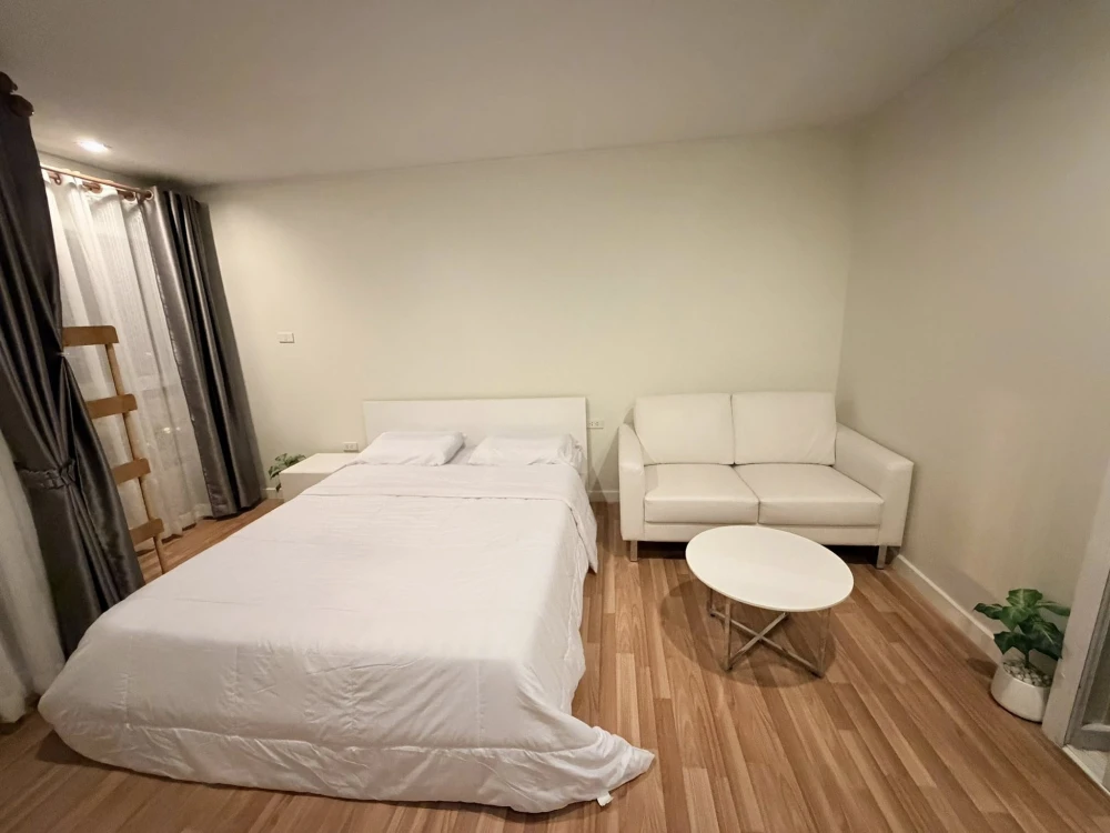 ให้เช่า WE Condo ห้องพร้อมอยู่ เฟอร์พร้อม จองเลย