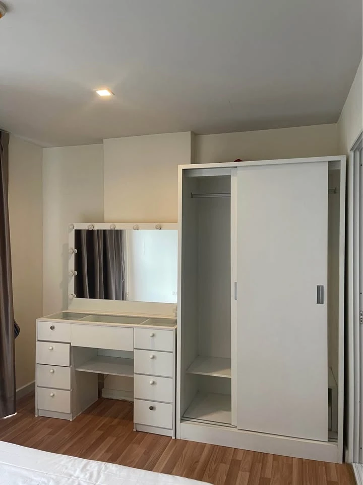 ให้เช่า We condo แบบ 1 ห้องนอน 1 ห้องนั่งเล่น 1 ห้องน้ำ มีเฟอร์นิเจอร์พร้อมอยู่