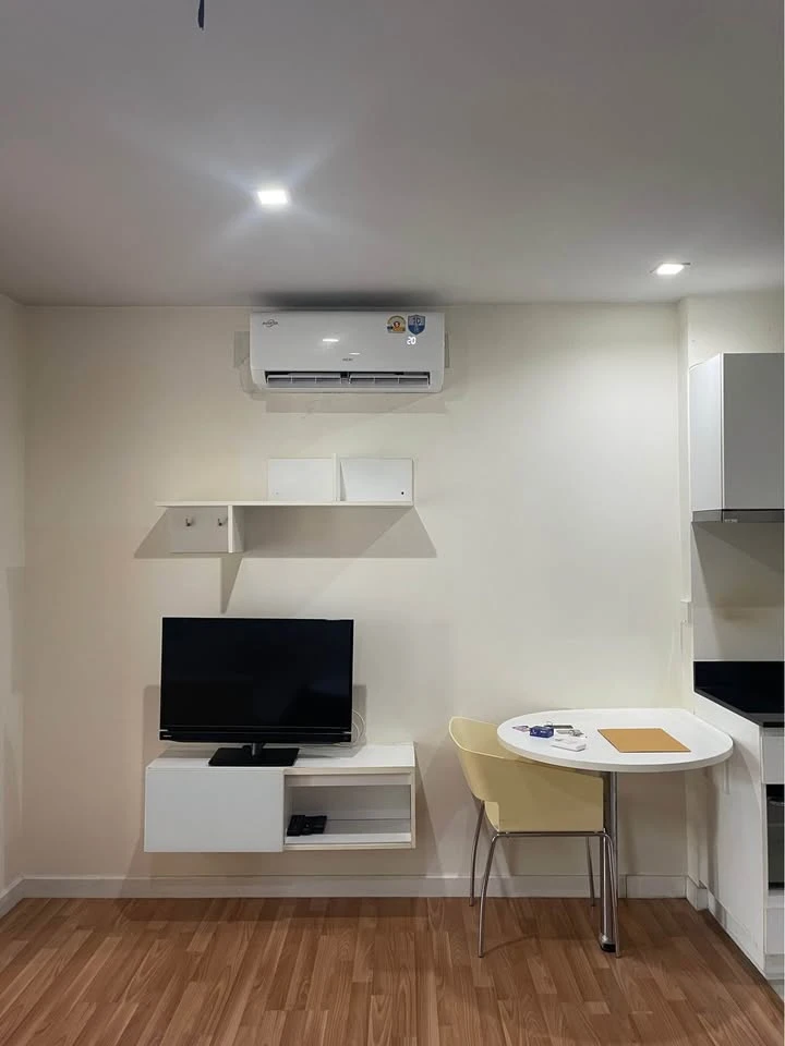 ให้เช่า We condo แบบ 1 ห้องนอน 1 ห้องนั่งเล่น 1 ห้องน้ำ มีเฟอร์นิเจอร์พร้อมอยู่