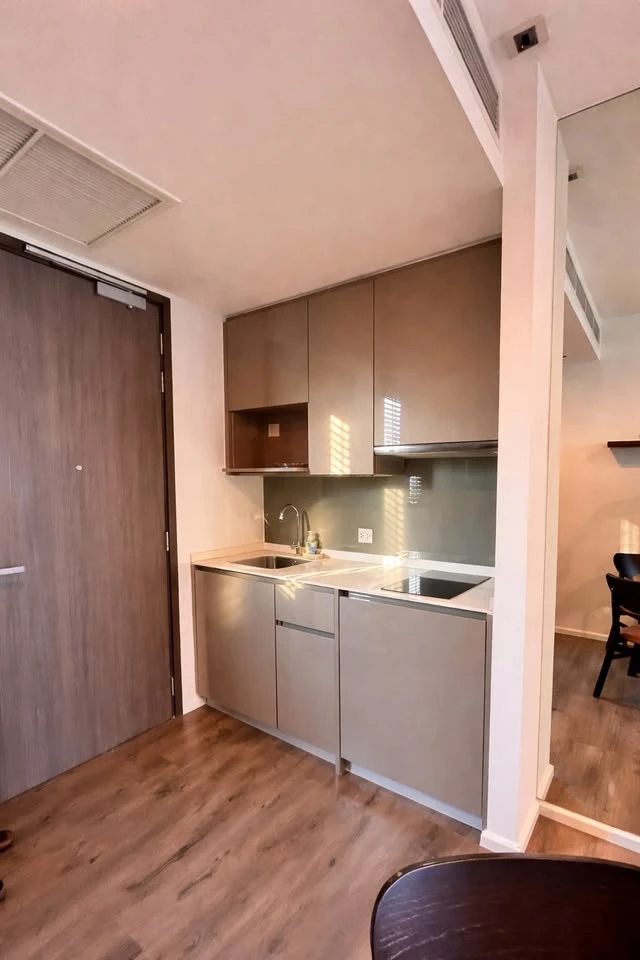 ให้เช่า Whizdom Essence ห้องมุม ชั้นสูง แบบ 1 ห้องนอนพลัส เหมาะกับคนที่ต้องการความเป็นส่วนตัวและคุณภาพชีวิตที่ดี