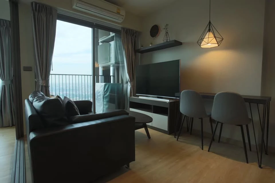 ให้เช่า Whizdom station Ratchada-thapra ห้องพร้อมอยู่ เฟอร์ เครื่องใช้ไฟฟ้าครบ มาจองเลย อย่าพลาด