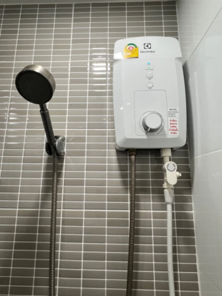 ให้เช่า Wynn Condo Phaholyothin 52 1 ห้องนอน ชั้น 4 ติดวอลเปเปอร์อย่งดี เฟอร์ครบ หิ้วกระเป๋าเข้าอยู่ได้เลยจ้า