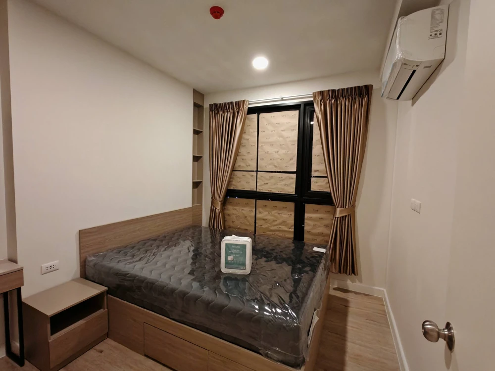 For rent: Xim Suksawat - Rama 3. City and river view from the balcony, no tall buildings obstructing the view. The room is divided into separate zones